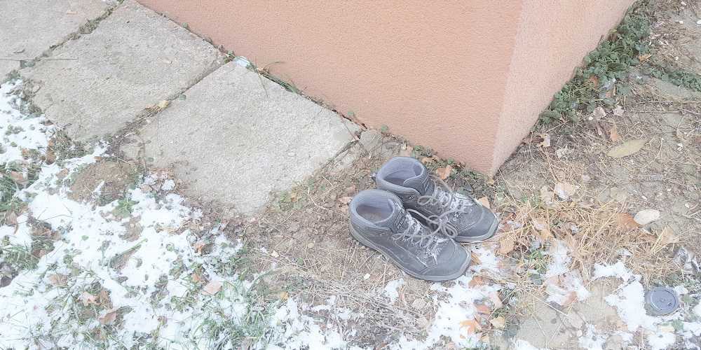 Odložené, vyhodené topánky - ďalší fenomén mesta Košice